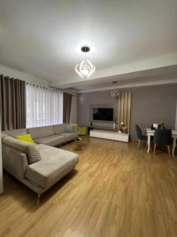 Romina Apartment Berat Buitenkant foto