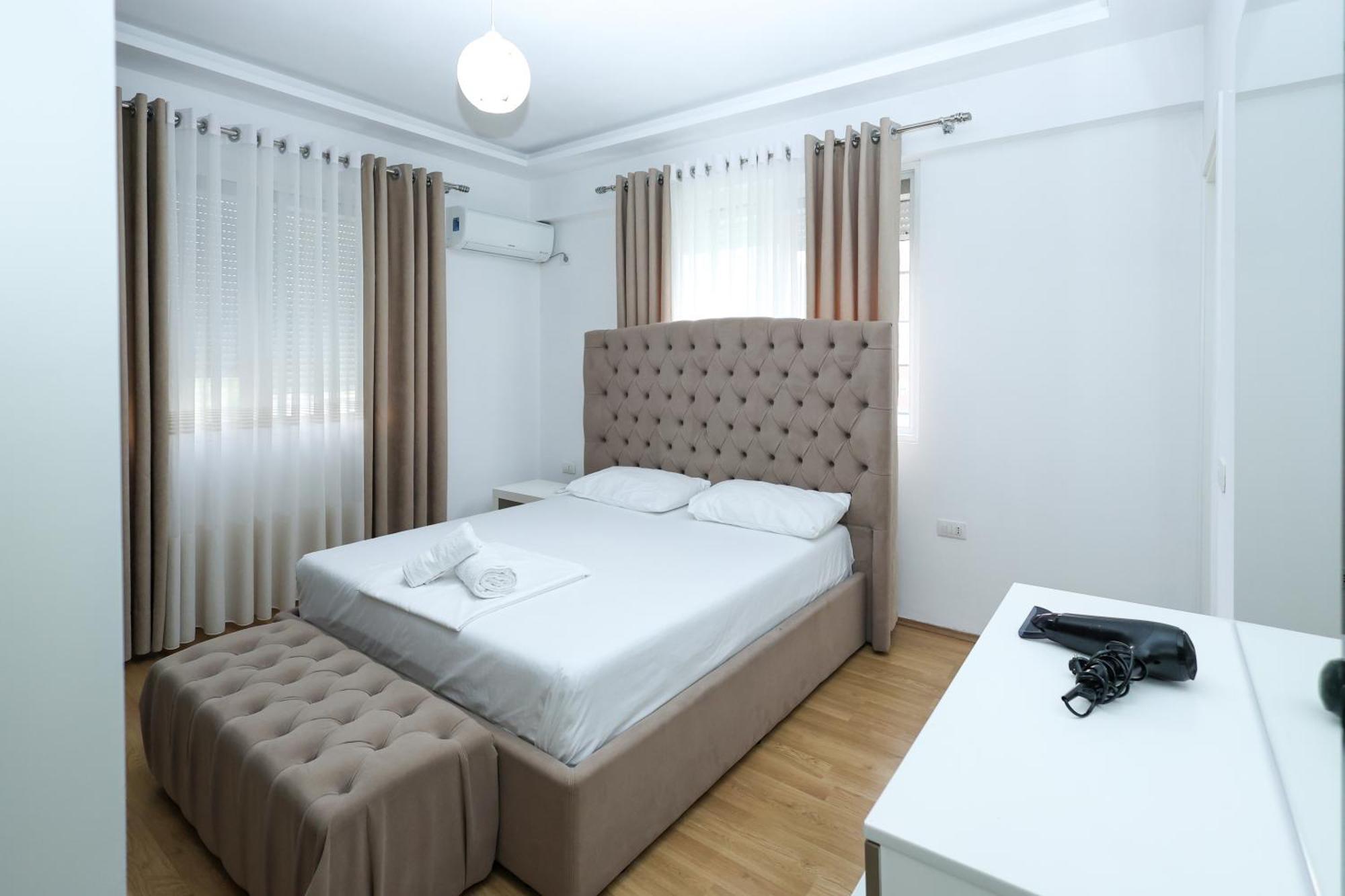 Romina Apartment Berat Buitenkant foto