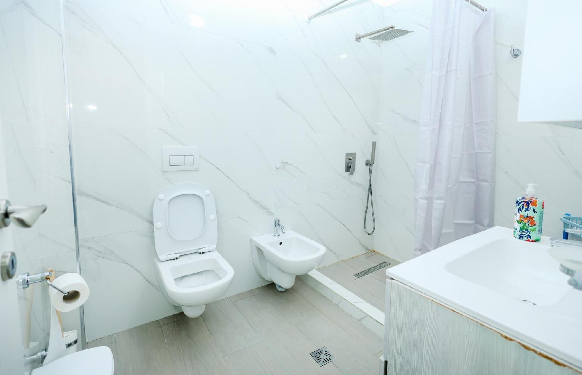 Romina Apartment Berat Buitenkant foto