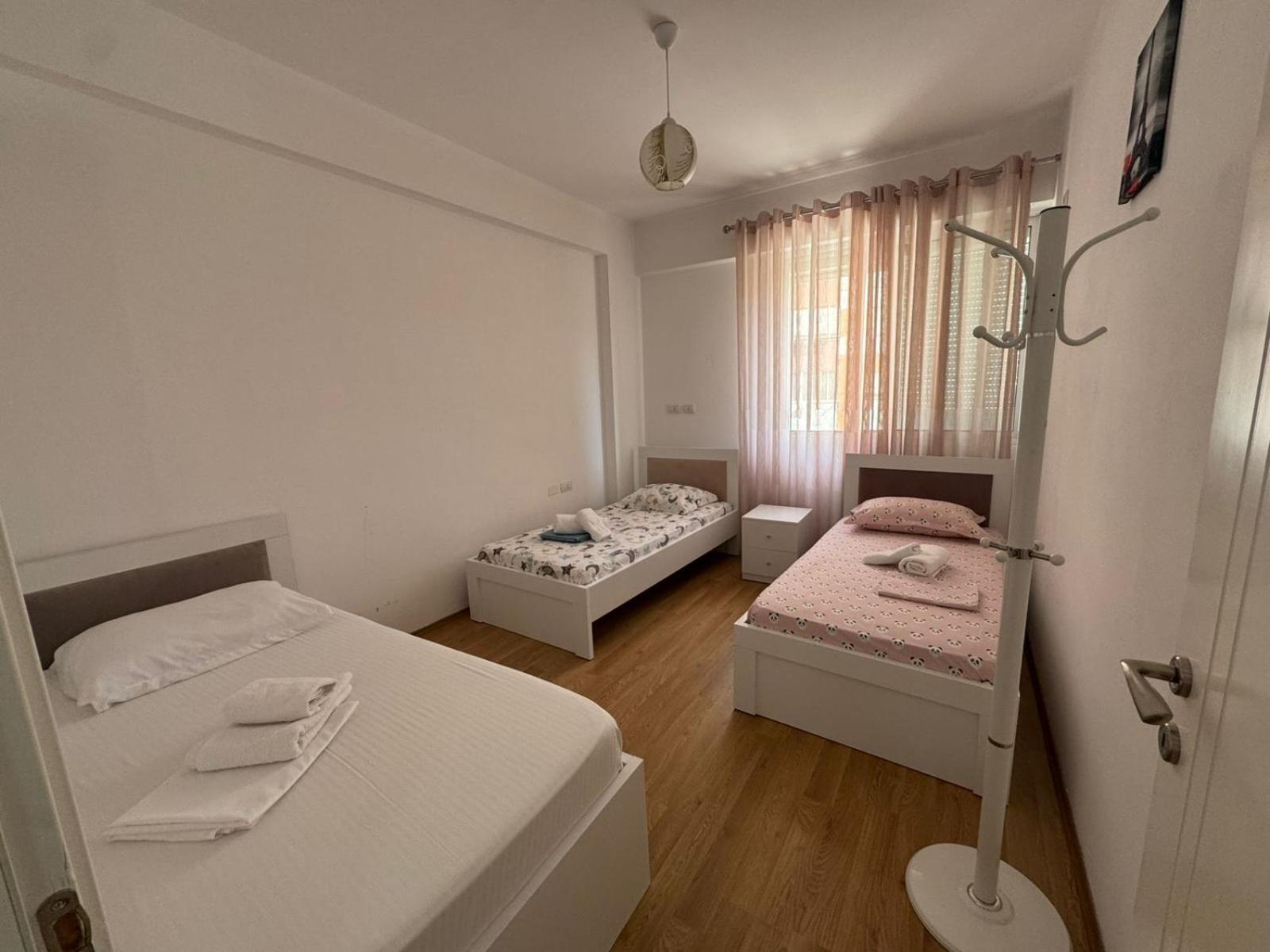 Romina Apartment Berat Buitenkant foto